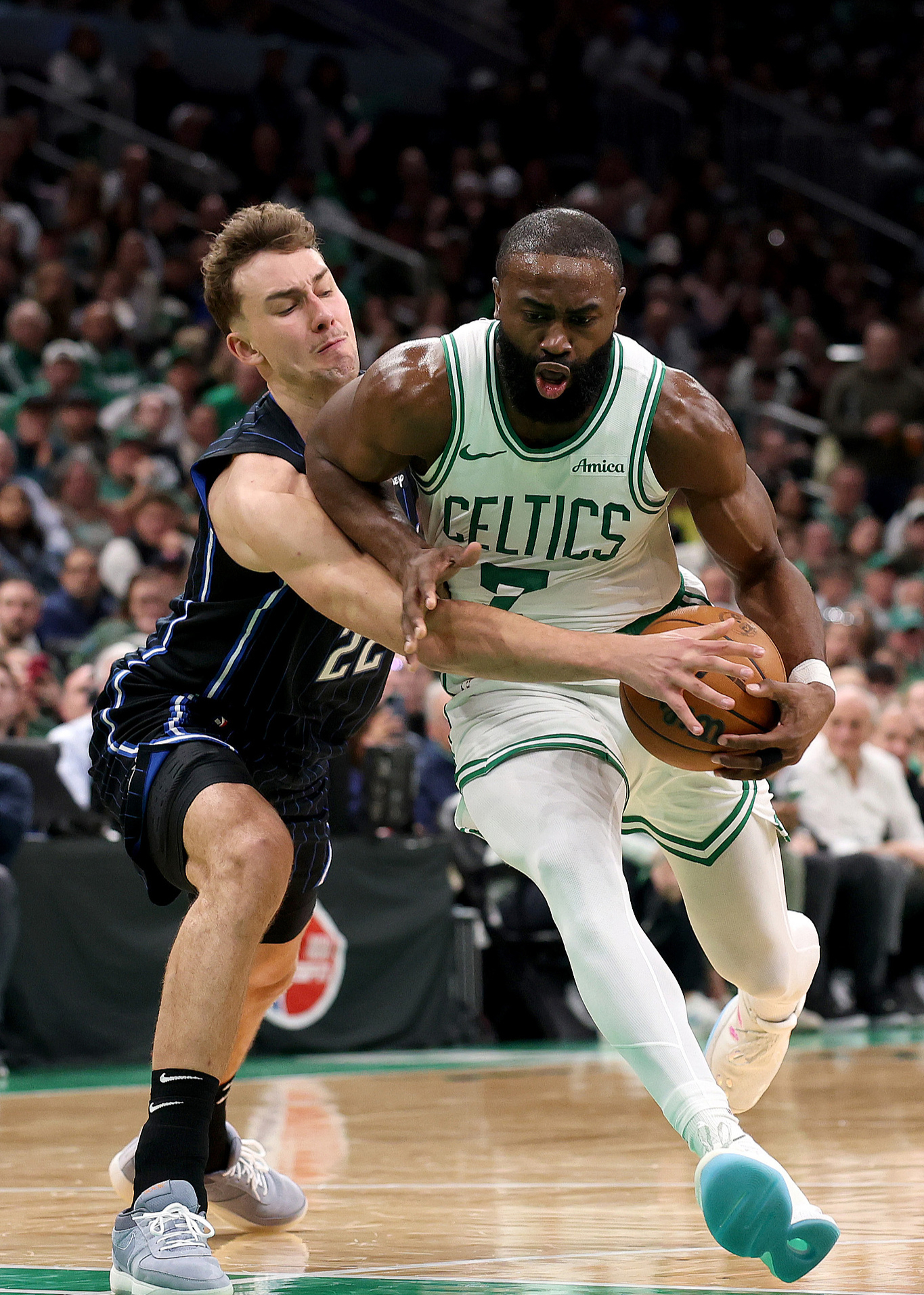 球速体育平台-凯尔特人队关键时刻表现出色，逆转胜利的简单介绍